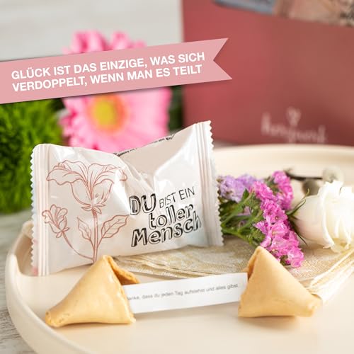 FOOD crew 30x Glückskekse Komplimente - 3 Designs - Komplimente Kekse als kleine Geschenke Idee für Familie, Freunde, Kollegen - Kleinigkeiten für Adventskalender Füllung - Silvester Glückskekse