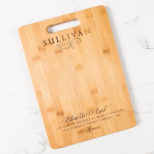 Tabla de cortar rectangular personalizada de bambú "Bendícenos Señor" – 13.75"x9.75" con grabado del nombre de familia miniatura 1