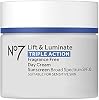 No7 Crema Facial de Triple Acción Lift & Luminate con SPF 30, 1.69 oz | Humectante Sin Fragancia, Péptidos de Colágeno Antienvejecimiento, Complejo Iluminador, Unifica el Tono de la Piel, las Arrugas se Ven Reducidas Reafirmante 1.69 Onzas (Paquete de 1) 2