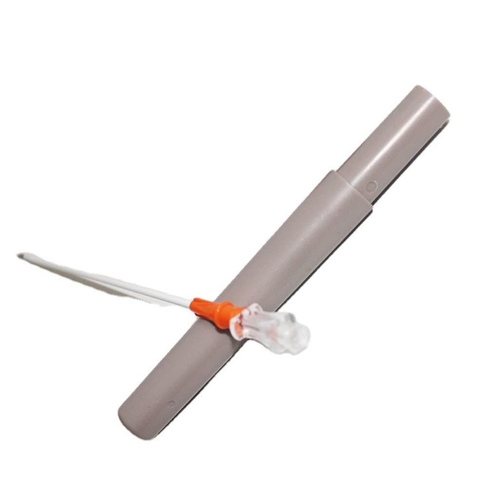 Ago di decompressione utilizzato per trattare una tensione pneumotorace 14g