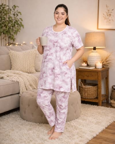 Image of In Love Women's All-Over Printed Cotton Plus Size Longline T-Shirt with Pockets