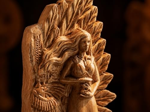 Estatua Morrigan tallada en madera para altar y escritorio miniatura 3