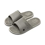 Design elegante: queste pantofole da massaggio combinano un design ergonomico con il principio del riflesso per stimolare i punti di agopuntura dei piedi e aiutare ad alleviare la tensione. Adatti a tutte le età e a tutti i livelli di fitness, sia che li indossi per precauzione o che tu voglia alleviare il dolore e il disagio in qualsiasi situazione.