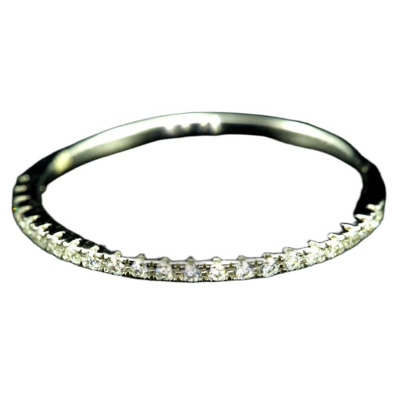 Demi-alliance argent 925 et zirconium : l'éclat intemporel du pavé de diamants de culture
