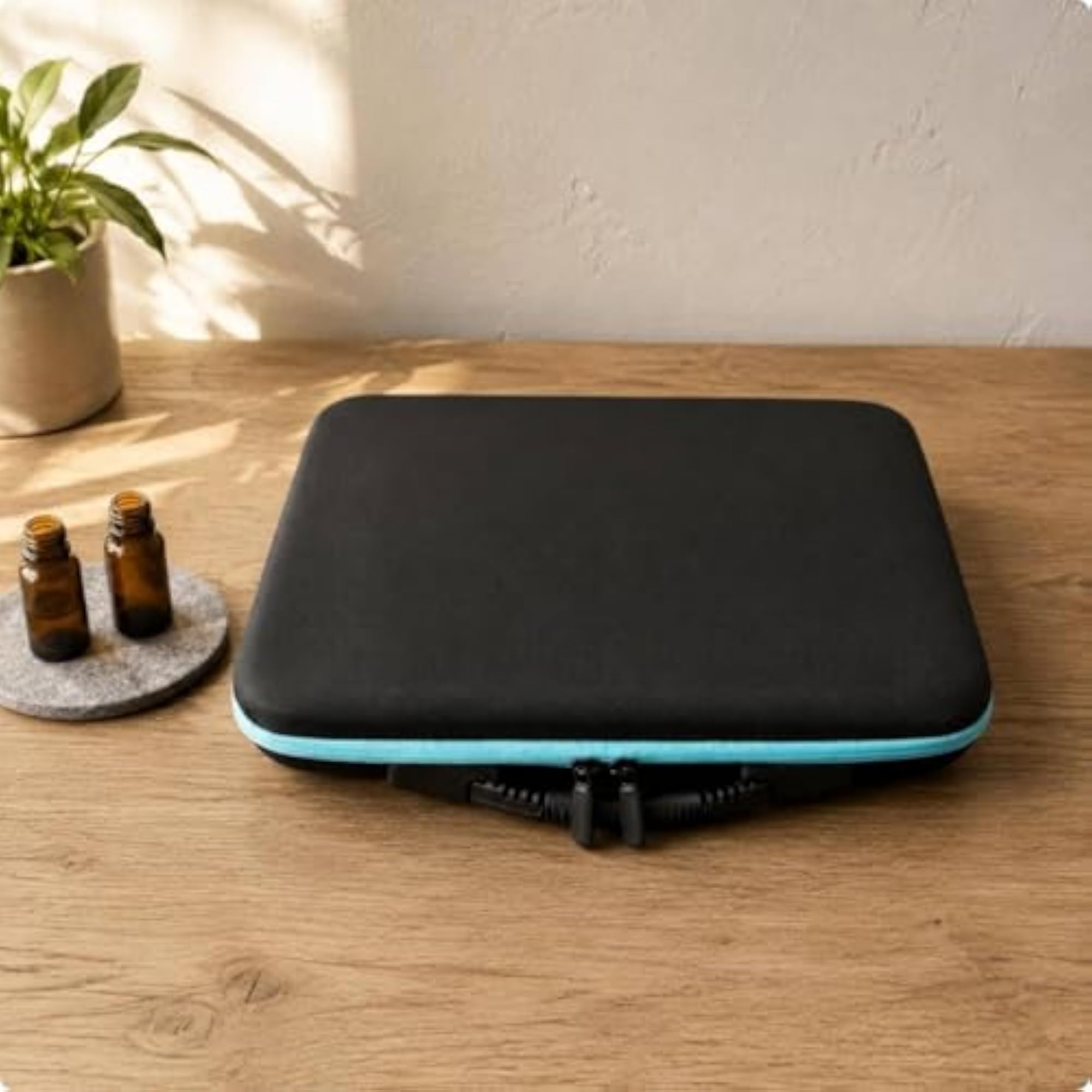 Shock Resistant 7 Bottle Travel Organizer with Zipper Closure