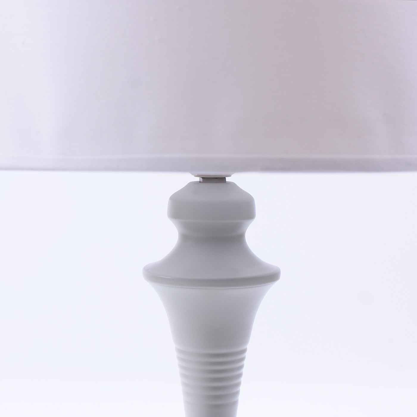 DiKasa Lampada da Tavolo Classica Alta in Metallo Grigio con Paralume in Cotone Bianco, Design Elegante e Slanciato con Attacco E14 per Soggiorno Camera Ufficio Ø35x70 cm