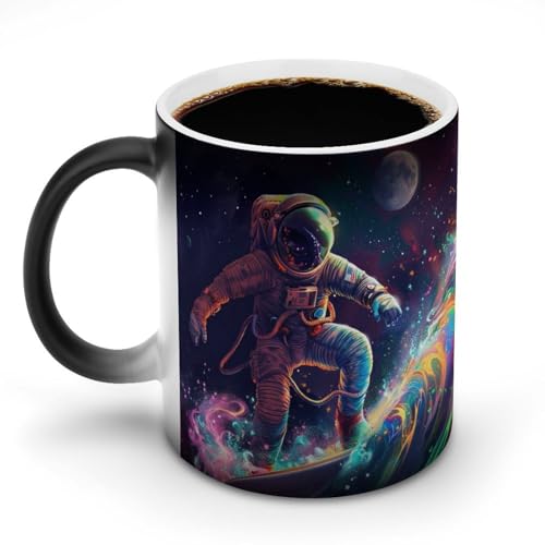 天の川をサーフィンする宇宙飛行士の芸術的な絵画マグカップ 変色カップ 宇宙飛行士アートイラスト コーヒーカップ 高級 おしゃれ 人気 誕生日プレゼント ギフト 贈り物 彼女 妻 友人 家族 愛する人への素敵なプレゼント バレンタインデー 結婚記念日 プレゼ