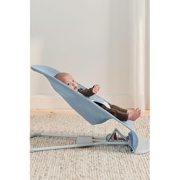 BabyBjörn 005143 Баунсер Balance мягкий, светло-серый каркас, сетка, синий/белый