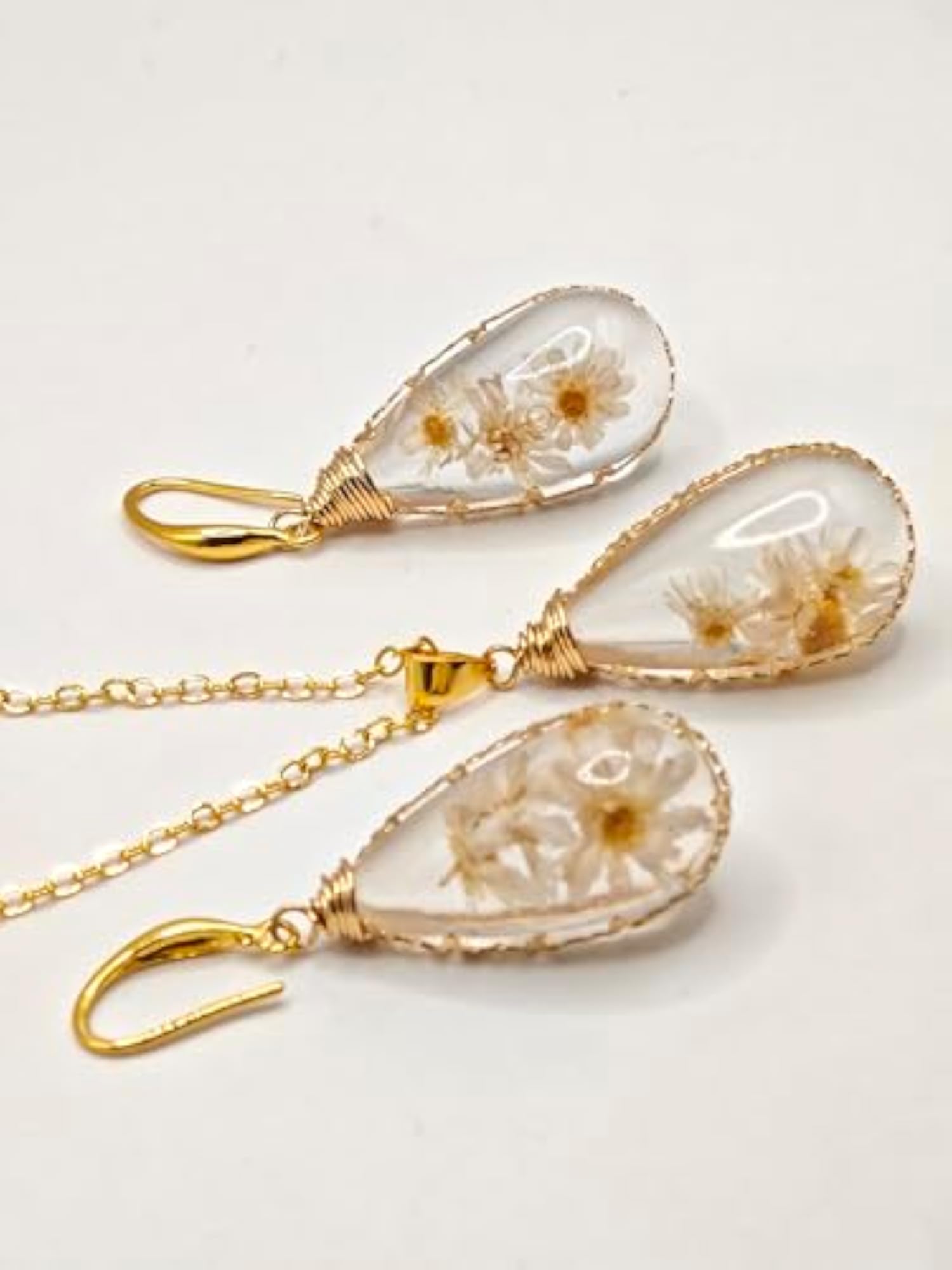 White Real Flower Preserved Teardrop Pendant & Earring Set