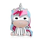 KONZEPT: Buntes Pony als Gestaltungselement, nach dem Aufsetzen der Maske sieht das kleine süße Pferd süßer und süßer aus