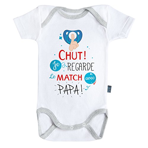 Baby Geek Chut Je Regarde Le Match avec Papa V2 - Body Bébé Manches Courtes - Coton - Blanc - Coutures Grises (3-6 Mois)