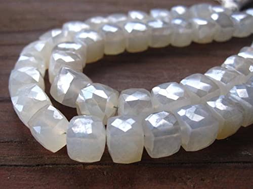 Calcédoine nacre de qualité supérieure en perles cubes facettées de 7mm pour mariages