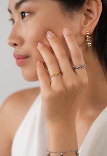 Purelei Terra Hoops Ohrringe – Edelstahl 18K vergoldet – Wasserfest – Runder Kugel-Look - Durchmesser 30 mm – Eleganter Schmuck für Damen – Ansicht 4
