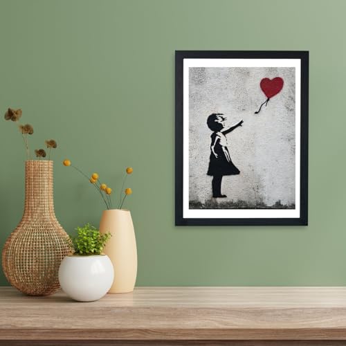 Fille avec ballon affiche encadrée Spiffing Prints cadre déco murale noire - 3