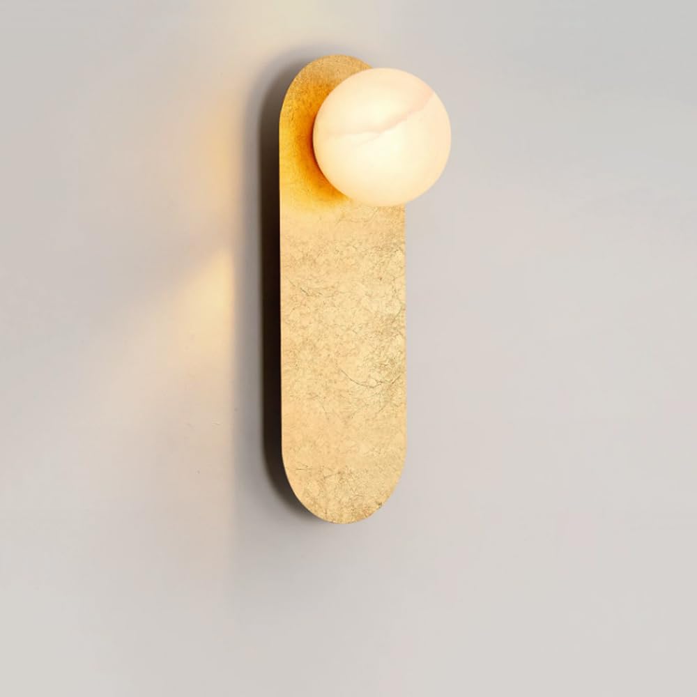 Lámpara montada en la pared con acabado dorado y cristal esmerilado para interiores