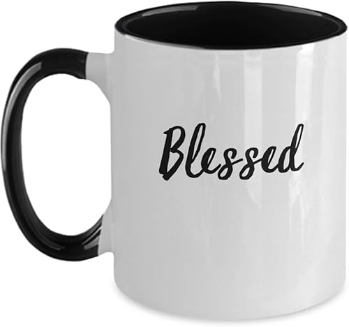 Taza de café de dos tonos blanco y negro de 11 onzas con cursiva Blessed in Black Cursive apta para lavavajillas y microondas