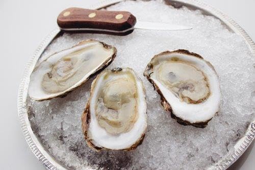 Bluepoint Oysters, 100 Count, 20 lb Case, Fresh Long Island Shellfish, Premium Quality