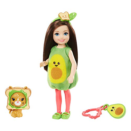 Barbie Chelsea Disfraz de Aguacate, Muñeca con Accesorios (Mattel Gjw31)