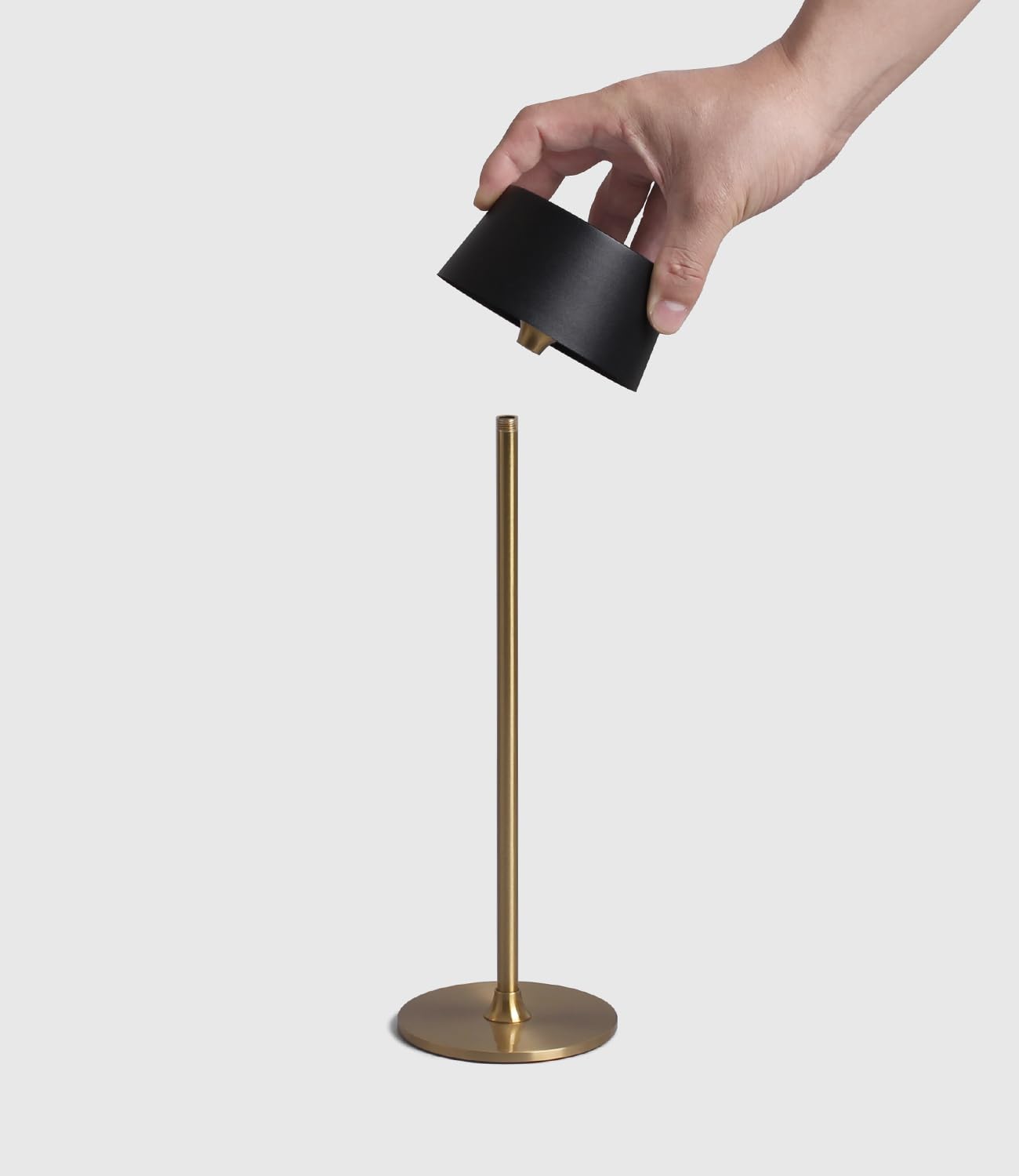 DAWALIGHT Lampada da Tavolo Senza Fili LED 4000mAh Incorporati Luce Dimmerabile Comodino Ricaricabile 2700K con Tocca Controllo per Sala da Pranzo Camera da Letto Ristoranti, Nero + Oro