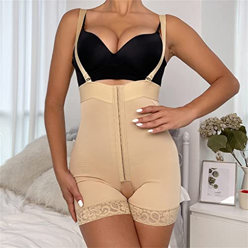 Corset minceur pour dissimuler les rondeurs du ventre sous une robe de soirée