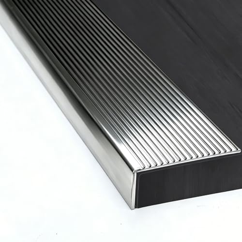 Borde de escalera comercial metálico con perfil de protección texturizado 2