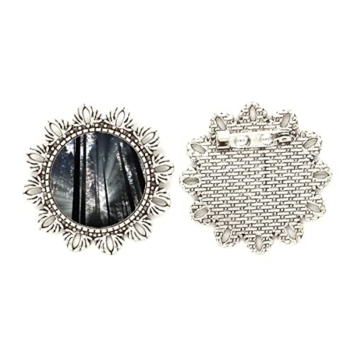 Broche de plata con flores forestales y sol: el regalo mediano ideal