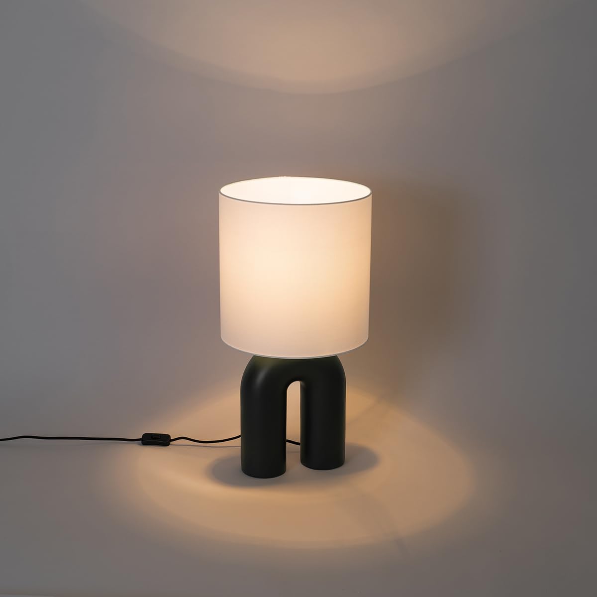 Qazqa Diseño Lámpara de mesa negra con pantalla de lino blanco - Lotti Plástico/Textil Orgánica Adecuado para LED Max. 1 x 40 Watt