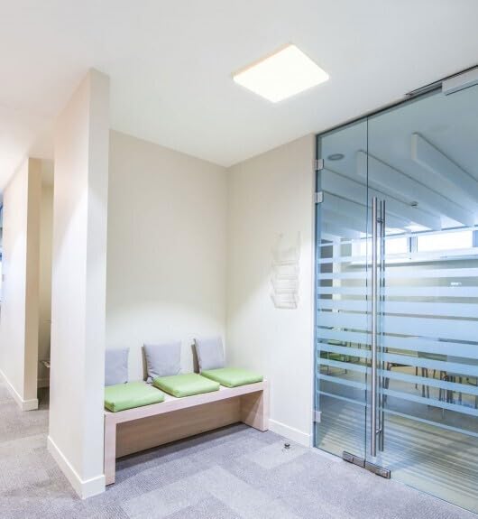 Plafón cuadrado 36W blanco 6000K IP20, ideal para iluminación interior y espacios donde se requiera luz brillante.