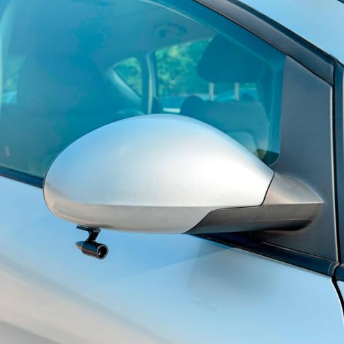 Avisador ultrasónico S SUMEX montado en el espejo retrovisor de un coche para protegerlo de encuentros con animales