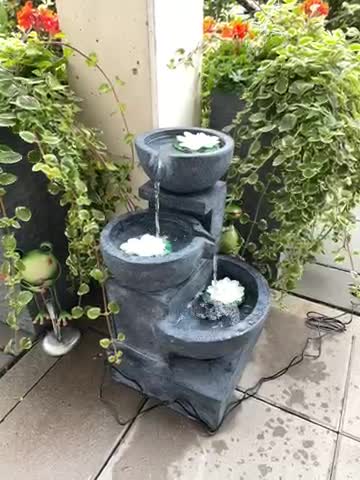 Tuinfontein op zonne-energie - 2 vaten met emmer - LED verlichting
