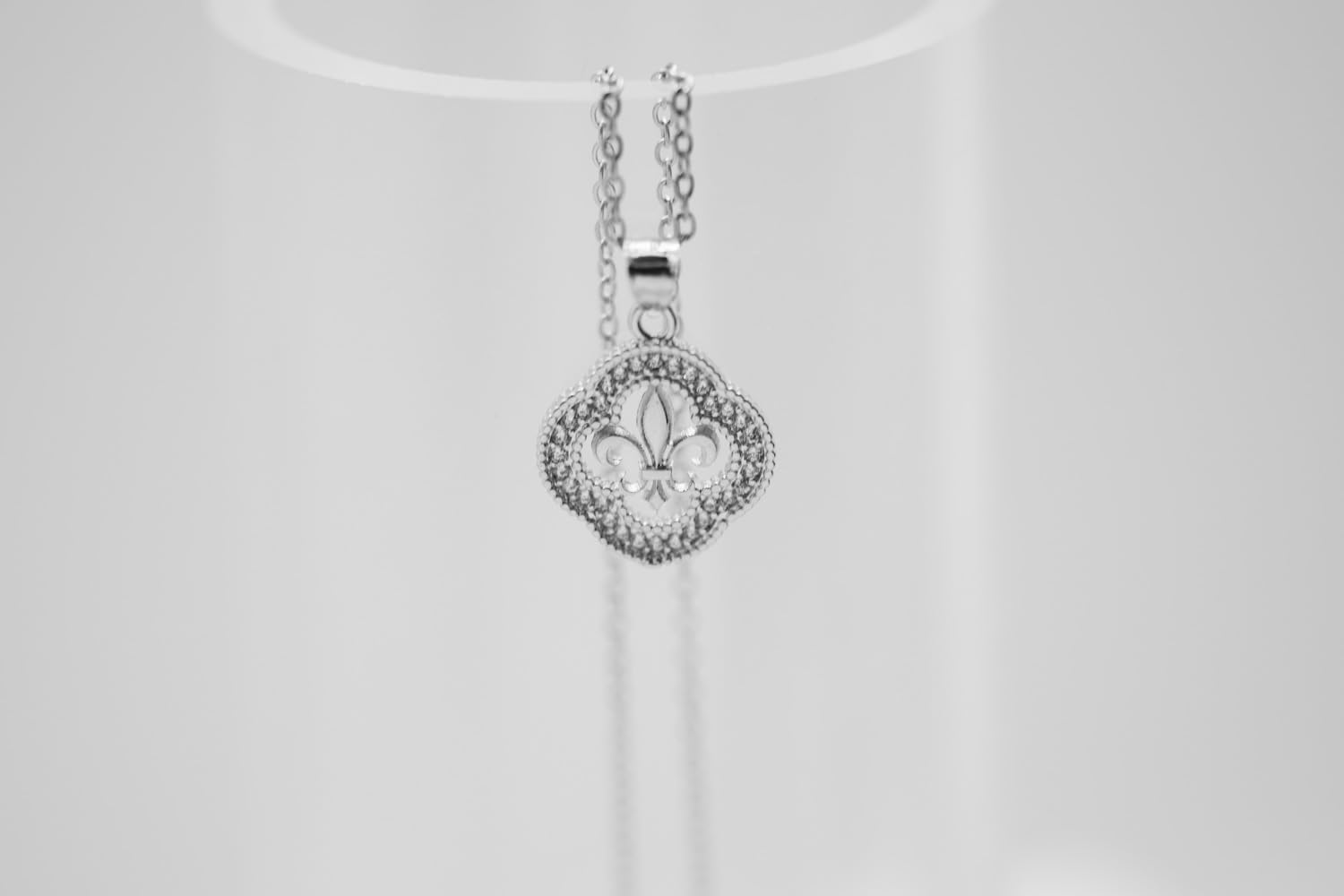 Colgante de Plata 925 y Circonitas Blancas - Flor de Lis (12 MM o 15 MM)