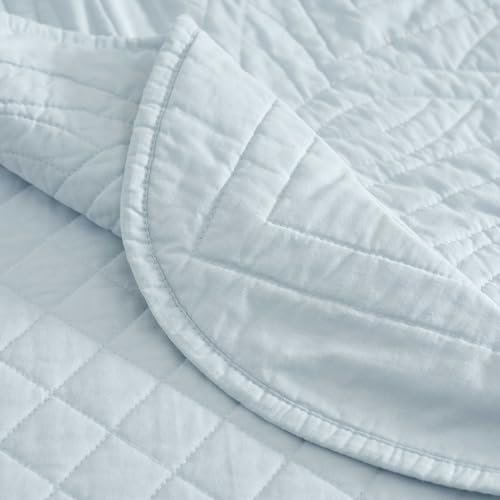 Image of Martha Stewart - Queen Size Quilt Set, Soft & Breathable Cotton Percale Quilted Bedding with Matching Pillowcases, Scalloped Edge Bed Set, Vintage Scallop Blue