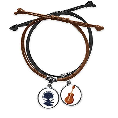 Pulsera de guitarra y estrellas en cuero con diseño artístico forestal
