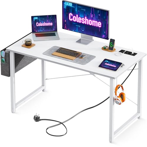 Coleshome Escritorio Pequeño, Mesa de Ordenador con Toma de Corriente, Mesa de Juego con Soporte para Auriculares y Bolsa de Almacenaje, Mesa de Oficina para Casa, Oficina (Blanco, 100x48x73.2cm)