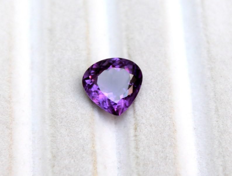 Améthyste en cœur 12mm taillée pour création de bijoux DIY