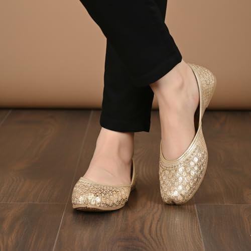 Image of Women's Embroidered Rajasthani Mojari Jutti | Ethnic Punjabi Juttis for Women & Girls | Flat Slip-On Footwear for Wedding, Festive & Casual Wear