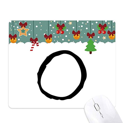 Tapis de souris noir motif alphabet grec omicron et silhouette de bureau