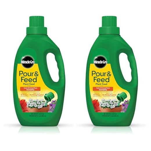 Miracle-Gro Plant Food, Liquid | Pour & Feed | 32 fl. oz | Pack of 2