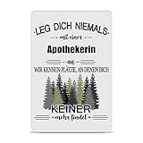 gefahrstoffunterweisung apotheke vortrag IDEALES GESCHENK - Ein lustiges Metall-Schild mit Spruch - Leg dich niemals mit eine Apothekerin an. Dieses Blechschild ist das perfekte, persönliche und praktische Geschenk zum Umzug oder Einzug - zur Wohnungseinweihung, zum Geburtstag oder zu Weihnachten. Für jeden Anlass geeignet.