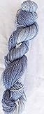 cuello lana azul marino Teñido a mano en lana merino 400 – 44% lana virgen / 22,5 % algodón / 22,5 % poliamida / 11 % seda (lana virgen australiana 22 micras).