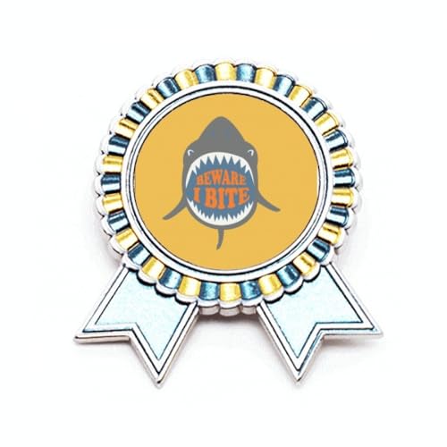Broche requin Beware I Bite M métal pour personnaliser un blouson en jean de motard
