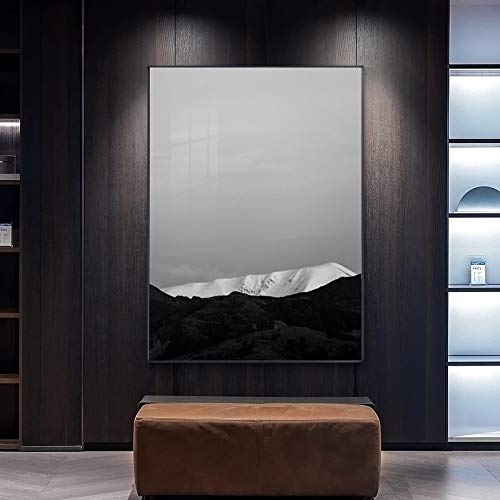 Peinture montagnes noir et blanc pour sublimer la décoration murale d'un salon scandinave