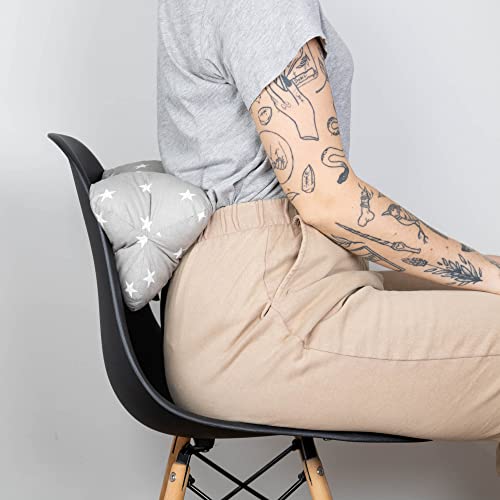 Buchstütze Lesekissen Leseknochen 16x40 cm – Baumwolle Knochenkissen Buchkissen für Bett waschbar Lesehilfe Dreieckskissen Weiße Sterne auf Grau - Image 6