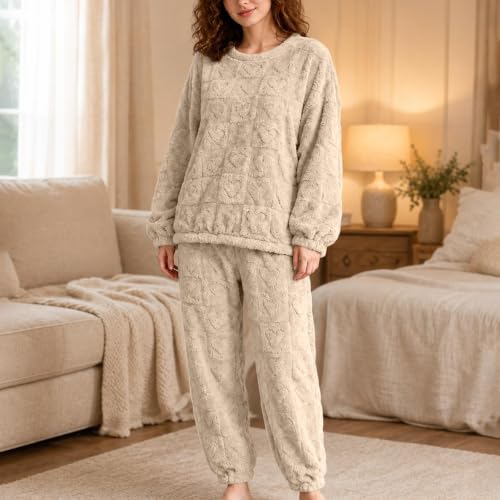 Piuwrlz Women's Heart Pattern Fleece Pajama Set - image 2