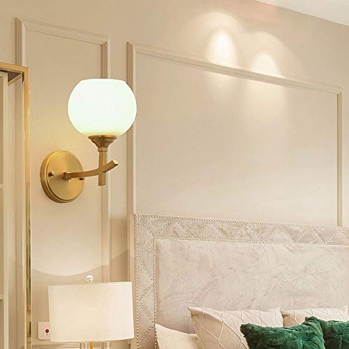 Lámpara de pared con pantalla de globo de cristal blanco que difunde luz suave sin destellos 4