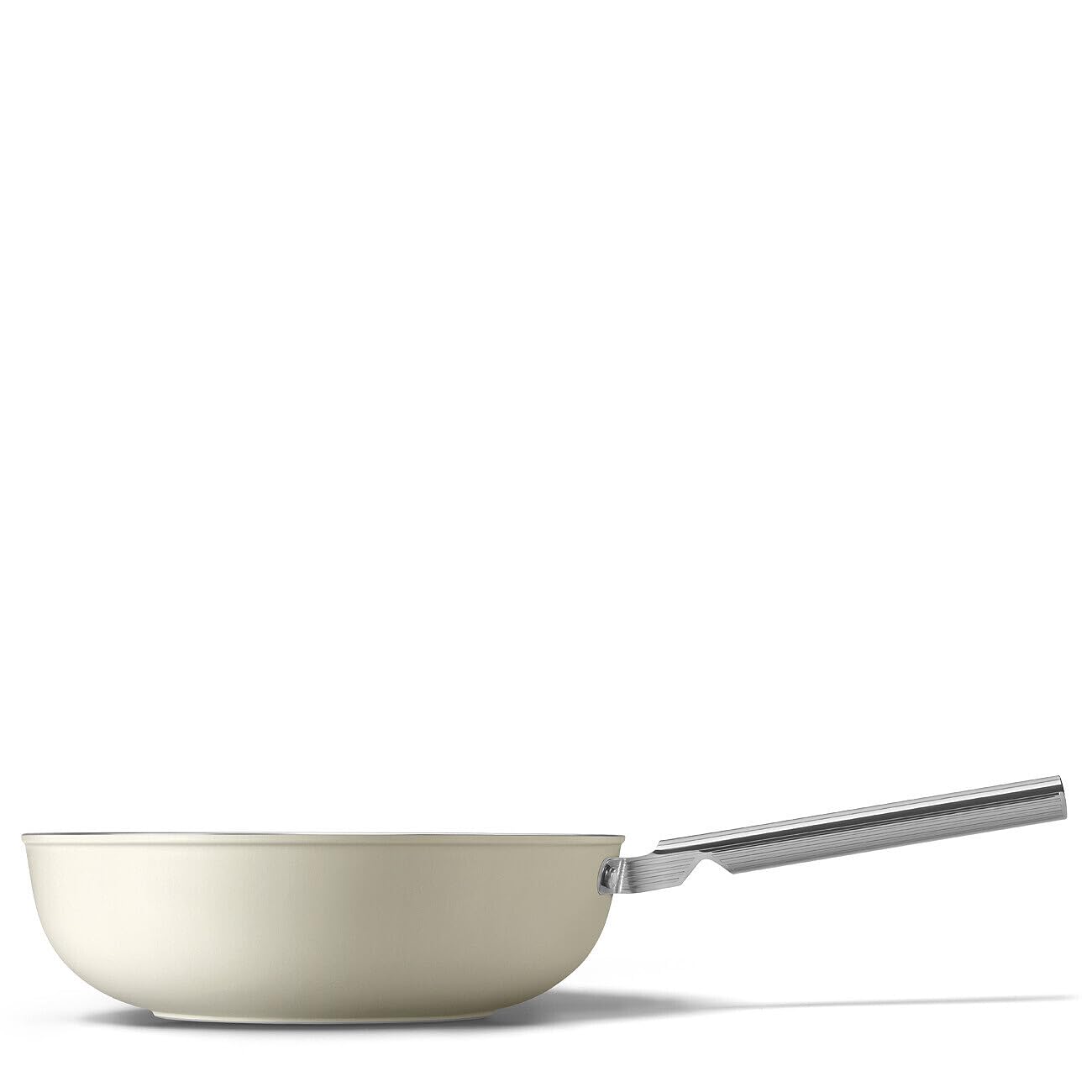 Smeg, Wok Antiaderente WOF3002CRM, Diametro 30 cm, Rivestimento Ceramico senza PFAS, Manico Ergonomico in Acciaio Inox, per Tutti i Piani Cottura, fino a 250° in Forno, Capacità 6,6 L, Panna Opaco