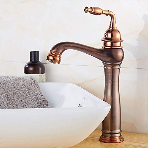 Robinet d'évier design or rose pour une cuisine rétro chaleureuse et conviviale