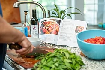 Paperback Simple Summer: a recipe for joy and connection Book