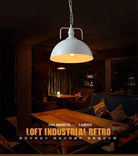 Lustre restaurant chaleureux pour illuminer les tables et créer un style vintage accueillant