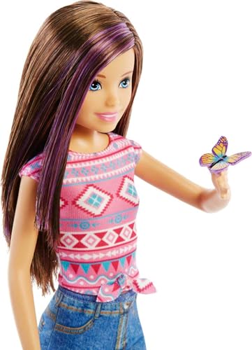Barbie Camping Serie, Campingset mit Skipper-Puppe, Schmetterling, Hase, Camping Zubehör, Aufkleber, inkl Puppe (25 cm), Geschenk für Kinder, Spielzeug ab 3 Jahre,N/A